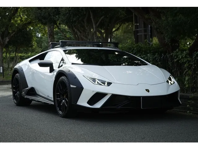 Lamborghini Huracán Sterrato 2025 – skladem v Japonsku